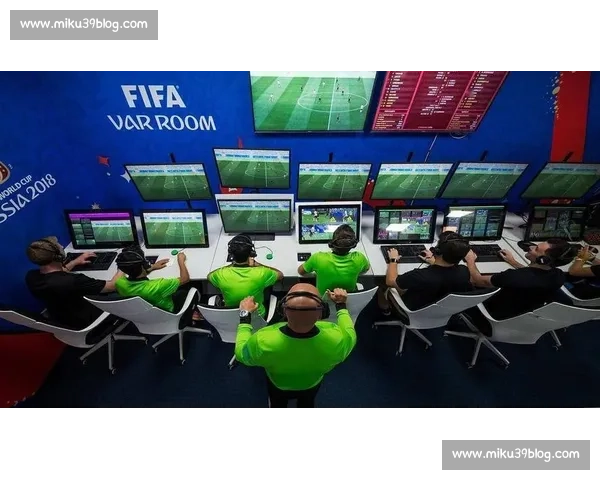 点球判罚争议引爆赛场风云背后的规则博弈与舆论漩涡深层真相探析 - 副本