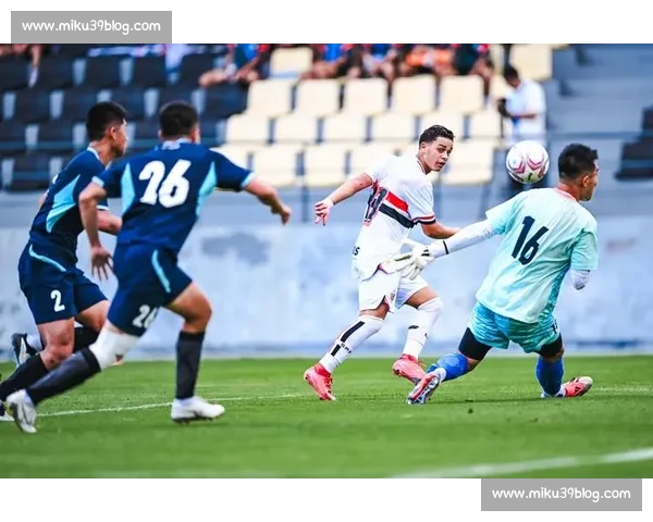 联赛进入白热化阶段多队角逐足球争冠形势全面解析关键赛程左右最终走向 - 副本 - 副本